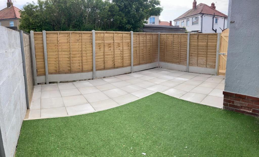 Wave Stays - Ground Floor Apartment - Outside Seating Area Cleveleys Zewnętrze zdjęcie